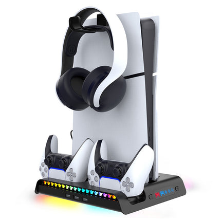 Soporte de carga con ventilador de refrigeración para consola PS5 Pro/Slim, estación de carga vertical para controladores con 9 luces RGB, gancho para auriculares y ventilador silencioso de 3 niveles
