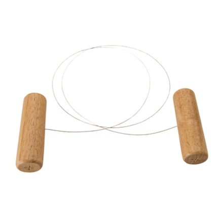 Cortador de queso Winco con alambre de 112 cm y mango de madera